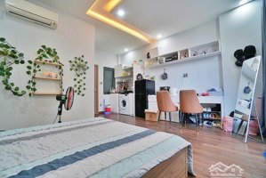 ngay trung tâm sài gòn, studio ban công, rộng 30m2, nội thất đầy đủ
