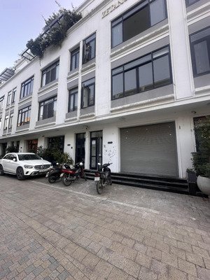 cho thuê nhà nguyên căn tại hàm nghi - nam từ liêm hà nội. diện tích 93m2 x 5 tầng thông sàn.