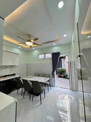 cho thuê nhà phố khu vip lê văn quới