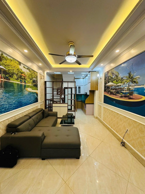 bán gấp nhà 5 tầng tu hoàng cầu diễn gần trường đh công nghiệp nhổn bãi gửi xe cách 50m giá: 7.3 tỷ