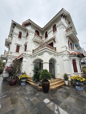 bán biệt thự đơn lập lô góc 3 thoáng siêu vip linh đàm