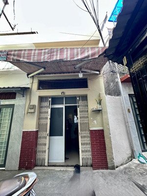 mua bán nhà quận 4, 33m2 đất, khu dân cư hiện hữu, được phép xấy dựng 4 tầng, thông tân vĩnh !