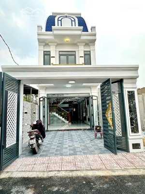 bán nhà mới 100% phun nội thất gần sân vận động đông hòa dt 110,7m2