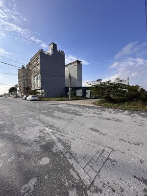 [lô góc - ô tô ngủ trong nhà] tâm điểm thành phố thông minh - cầu nhật tân