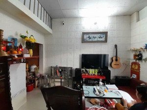 bán nhà bến vân đồn quận 4 - hẻm ôtô - 60m2 - 9 tỷ - bề ngang 5m - nhà cấp 4 tiện xây mới
