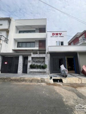 siêu hiếm - biệt thư 3 tầng ngay gigamall, hiệp bình chánh thủ đức - có hầm + thang máy ngang 8m