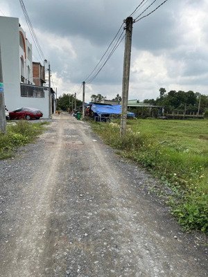 cần bán gấp nền xã đức hoà 5x36m thổ full sổ hồng riêng