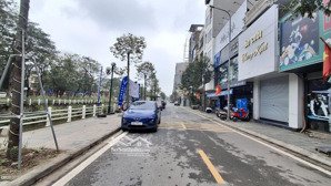 chính chủ gửi bán đất tặng nhà 03 tầng 54m2 đất đường ql3 mặt sông kè kinh doanh sầm uất ngày đêm.