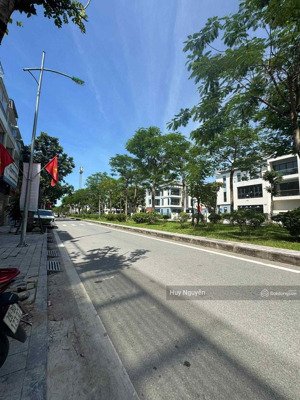 cực hiếm, mặt đường đôi 40m lk an hưng , dương nội 83 m2 x 5t thang máy 26 tỷ, gần hồ, công viên.