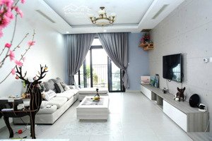 bán gấp căn hộ tòa r5a - royal city. dt 133m gồm 2pn, 2wc. full nội thất. giá thương lượng