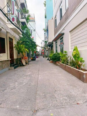 giảm 400tr ngay -còn 5,6 tỷ -52m2 -3 tầng - hẻm 6m thông hương lộ 2-4 xã -shr