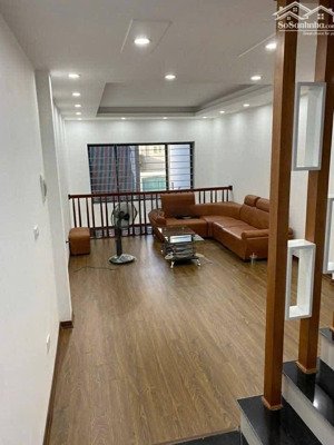 bán gấp nhà cầu bươu 30m2 6tầng 5.6tỷ, chỉ vài bước ra oto tránh, ngõ nông, nhà cậu em còn rất đẹp.
