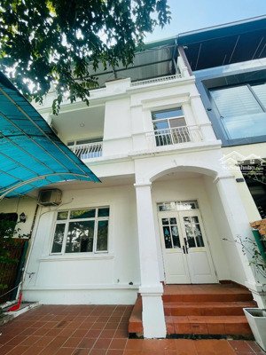 cho thuê biệt thự phú mỹ hưng, cạnh công viên, khu compound, kế vivo, 140m2(7x20), 3 tầng, 4pn, 4wc