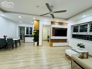 Cần bán gấp căn hộ chung cư Thanh Hà Cienco 5 – Căn góc 82m2 3 phòng ngủ view hồ