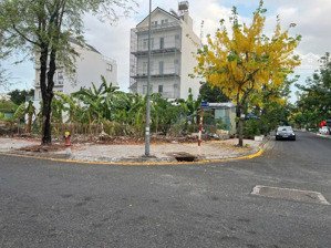 chính chủ cần tiền bán gấp lô đất biệt thự sadeco 7x18m giá 16 tỷ, vị trí kế góc, gần sông