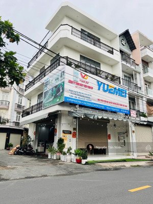 góc 3 mặt tiền kinh doanh khu độc lập ( ngay trường lê văn tám). (dt: 7x12m 4 tầng). giá: 15.5 tỷ