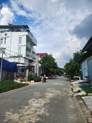 bán đất mặt tiền tặng kho xưởng dt 547 ( 25 x22 ) giá 35 tỉ có thương lượng