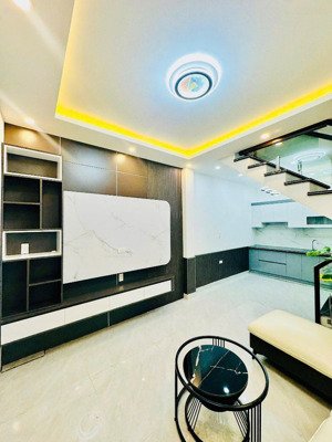 bán nhà bà hom hẻm thông, giáp quận 6, ngang 4m, giá đúng 2 tỷ thương lượng mạnh