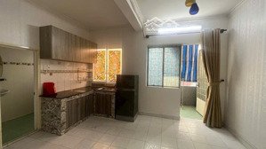 chung cư 590, cmt8 chỉ 9,5tr căn 2p có nội thất, căn góc lầu 1, (thang bộ)