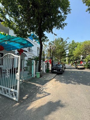 cho thuê biệt thự phú mỹ hưng khu compound cạnh công viên, , kế vivo, 126m2(7x18), 3 tầng, 4pn, 4wc