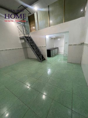 * hẻm 4m tân sơn nhì _4.5 x 10m_nở hậu: 5.5m_cấp 4 +"2pn + 2wc"_chính chủ