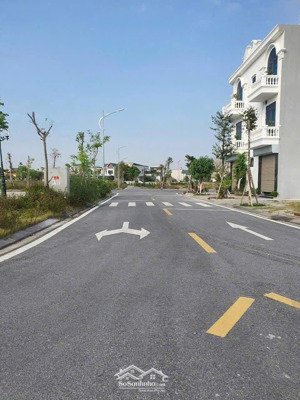 cần bán gấp lô đất viện nhi nằm ngay tổ hợp bệnh viện và đầy đủ các tiện ích xung quanh