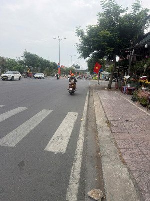 bán nhà riêng tại lê văn việt, 25 tỷ, 104m2, hàng hiếm tại uy tín