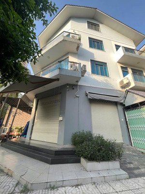 em quân! cho thuê nhà nguyên căn tại đường 52 an phú- quận 2 8x20m 2 tầng + 1 tum giá 56tr/tháng!