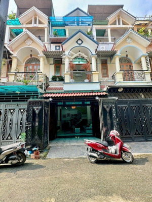 thạnh xuân q12 hcm nhà shr khu dân cư vạn xuân tx24 đối diện công an f thạnh xuân dt : 4x13m :