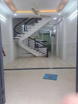 cho thuê nhà hẻm tải thông nguyên căn hẻm 252 đường phạm văn chiêu.p9.gò vấp, 2pn,2wc có 2 máy lạnh