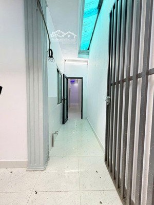 cần bán nhà sổ riêng - cấp c4 mới có gác - phuong linh tây, tp hcm. sát quốc lộ, tô ngọc vân