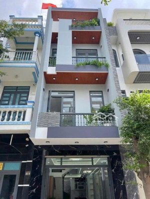 bán nhà đường trước nhà hơn 6m. tản đà - p11 - quận5. giá 3tỷ150 dt 68,4m2 gần bên đại học y dược