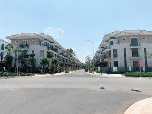 chủ ngộp bank cần bán gấp căn nhà phố giá tốt nhất khu compound lavila nhà bè, giá 11 tỷ.
