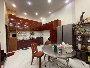 bán nhà 4 lầu phước long gần vòng xoay hoàng diệu