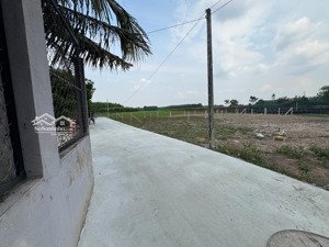 150m2 thổ cư đường bê tông. dân đông. gần ủy ban. 3xx tr