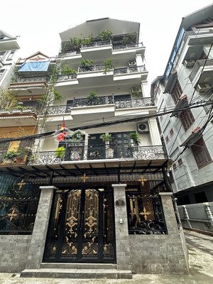 bán nhà lô góc nguyễn văn huyên, diện tích 72m mặt tiền 5.5m cách mặt phố 20m giá 17.6 tỷ có tl