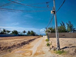 ven biển nam khánh hoà, đi bộ ra bãi biển