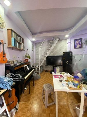 nx/nhỉnh 3tyxx - diện tích 26m2 nhà lô góc thoáng mát sát bên chợ cầu đỏ - lh 07086480** ms vân