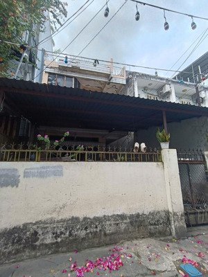 bán nhà hẻm 275 quang trung, p10, gần ngã 6 gò vấp. dt 5.6x18m, 3tấm cũ tiện sửa xây mới giá 9tỷ990