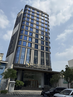 toà nhà mt ngay cách mạng tháng tám, p. 6, quận 3. 12m ngang, hđt 450 triệu. giá 125 tỷ