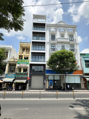 bán gấp mặt tiền lê văn sỹ q3 - dt: 5.8x22m- kc: trệt lững 3 lầu+ st- hđt 100tr/tháng - giảm 6.5 tỷ