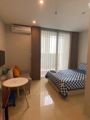 chính chủ cần cho thuê căn studio 28m2 full đồ giá 8,5 tr/tháng vinhomes greenbay lh: 