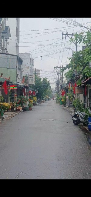 7 tỷ 100 thương lượng, nhà 3 tầng, đường 6 mét thông, diện tích : 4 x 21,3