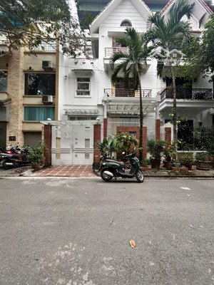 chủ cần bán biệt thự khu liên cơ - huy du - quận nam từ liêm. 105m2 x 4t - mt 7m - giá 38,9 tỷ.