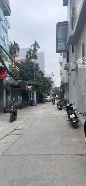 nhà 4 tầng tự khoát gara oto trong nhà. kinh doanh. chủ cần bán gấp chỉ hơn 10tỷ