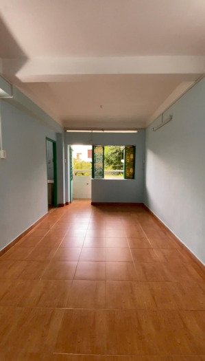 bán chung cư nhiêu lộc c, lầu 1. dt: 60m2. 2pn, 1wc, ban công. sổ riêng.