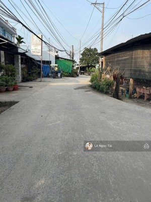 đất xây nhà trọ 12,4x44m giá 2tỷ9 sát kcn tân đức