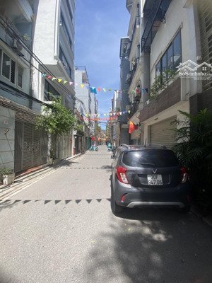 một căn nhà phố trung tâm ngõ oto tránh,sát mặt phố vỉa hè rộng 6t thang máy,kinh doanh văn phòng