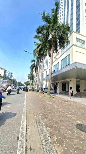 bán nhà mặt phố hoàng quốc việt 210m2, 9 tầng giá: 88 tỷ. tây hồ