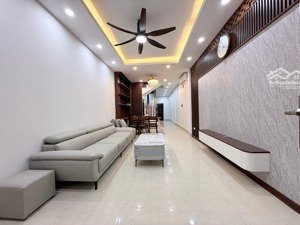 nhà đẹp , ngõ nông thẳng tắp, không gian rất đáng sống